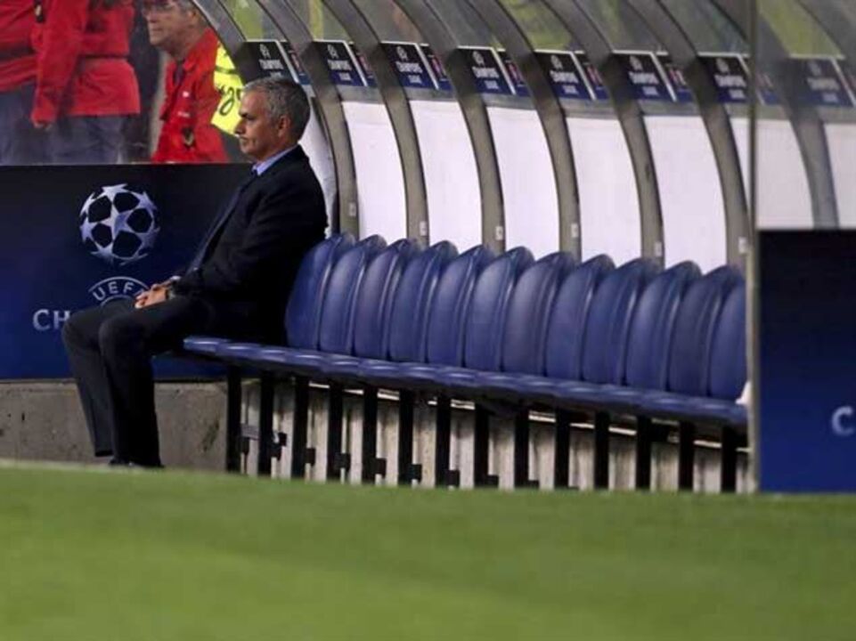 Ingleses dizem que balneário está contra Mourinho