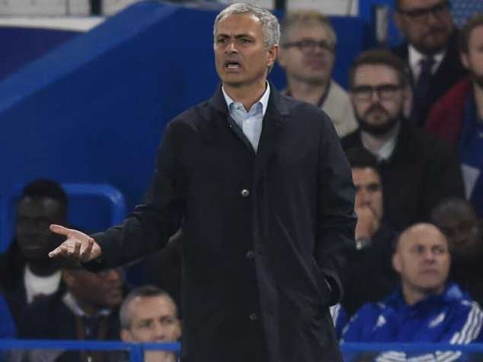 Mourinho: «Feliz por não ter de usar pulseira eletrónica»