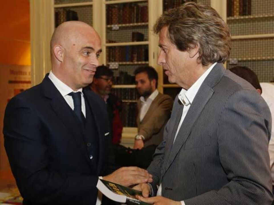 LMHenrique: «Chama-se Jesus mas ninguém tem o direito de o crucificar na praça pública»