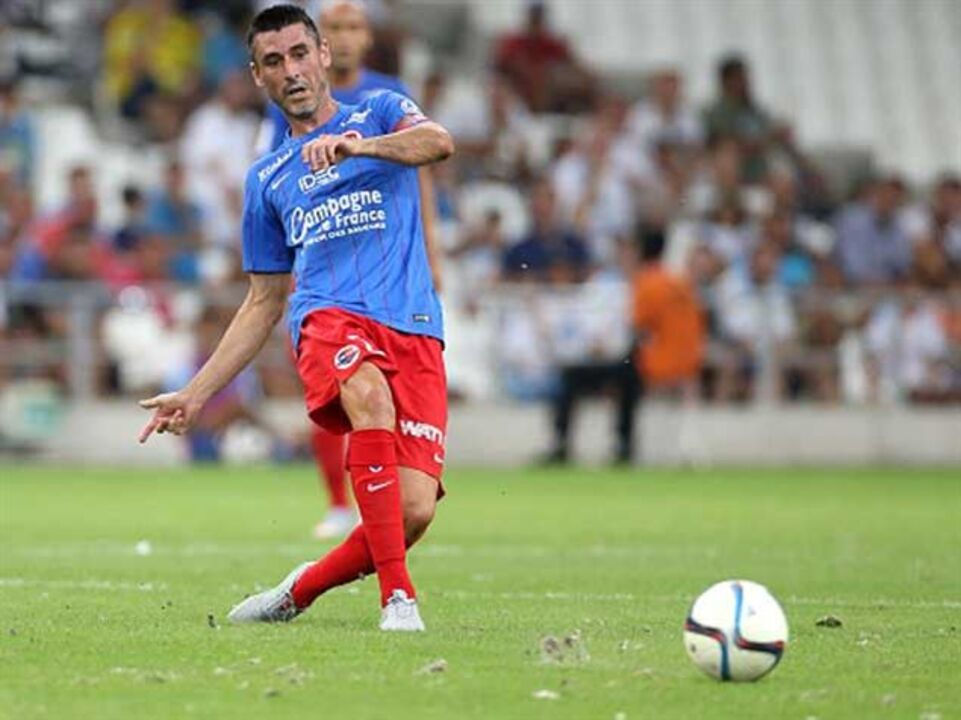 Angers e Caen vencem e mantêm perseguição ao PSG