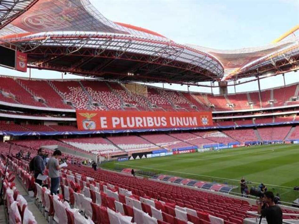 Encarnados nunca jogaram à porta fechada