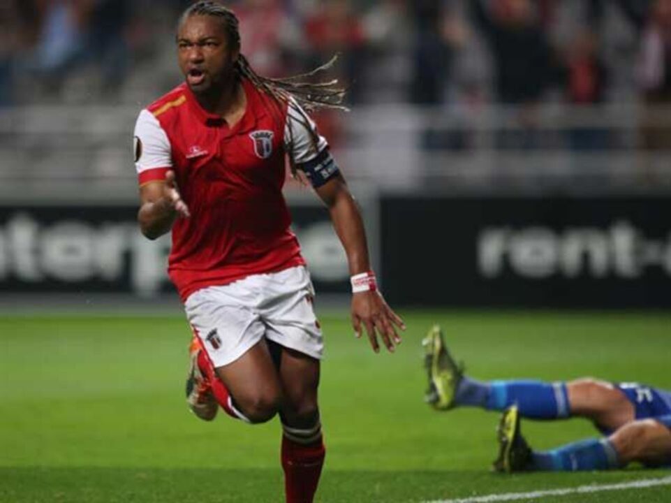 Alan não saiu e... fez o 3-2