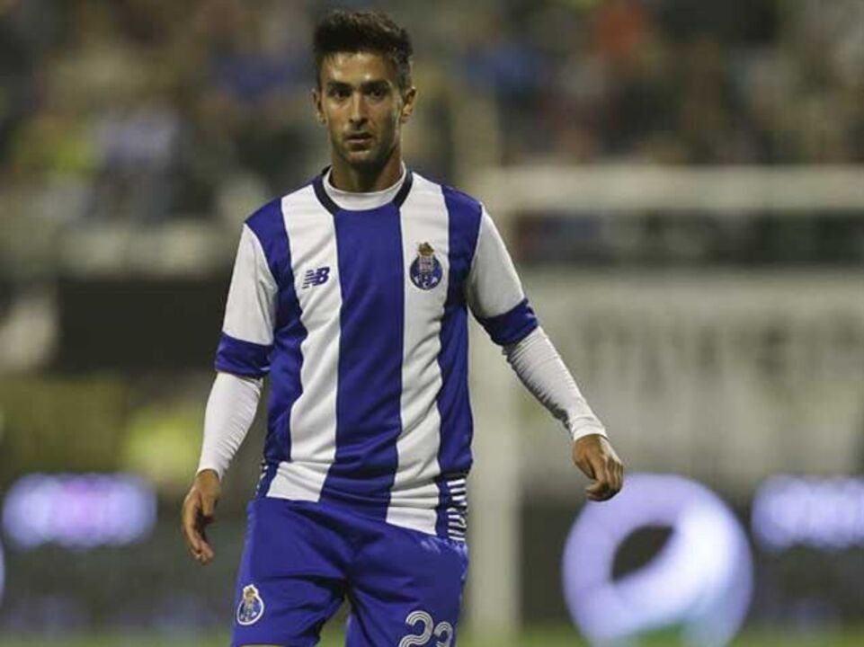 Rayo Vallecano insiste em Bueno