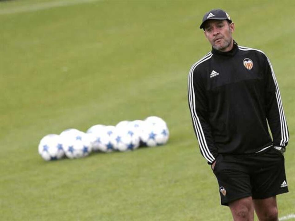 Nuno quer "copiar" Benfica