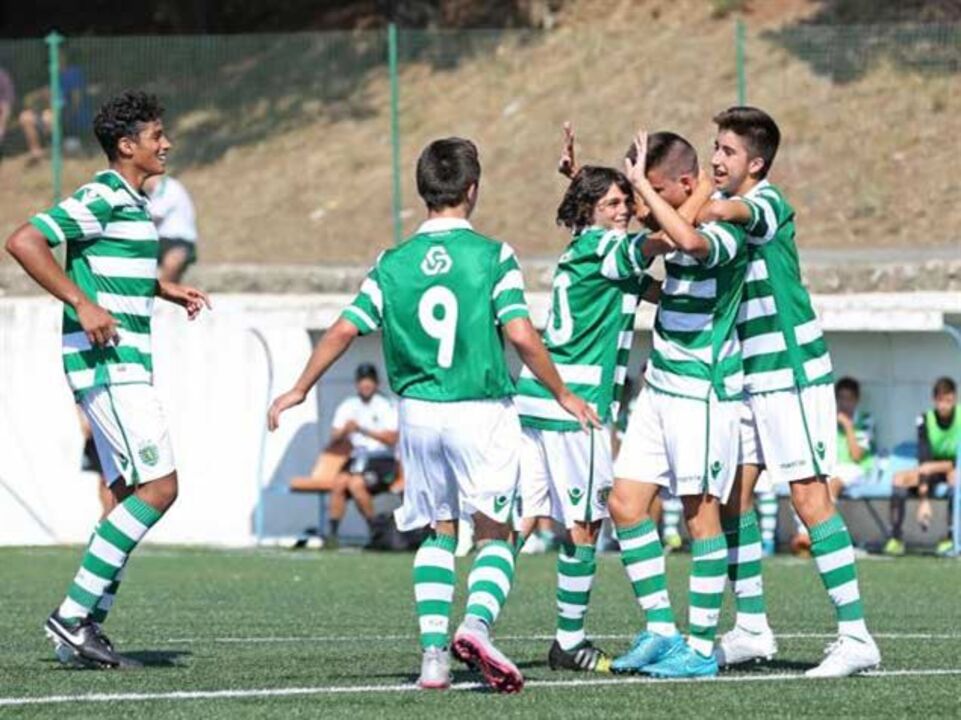 Tiago Gouveia marca quatro no triunfo do Sporting sobre a ADCEO