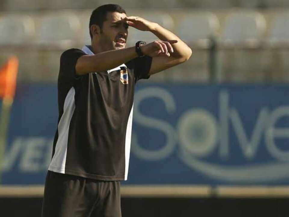 Varzim-D. Chaves, 3-0: Triunfo com Capucho nas bancadas