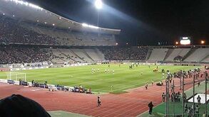 Trinta adeptos na Turquia a apoiar os leões