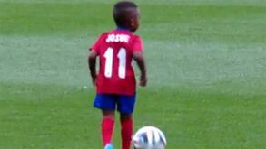 Filho de Jackson mostra ao pai como se faz