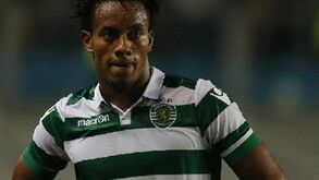 Carrillo alvo de processo e suspensão imediata