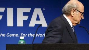 FIFA: Advogados de Blatter repondem a suspensão