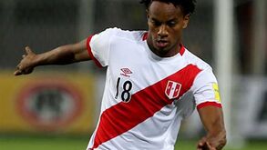 Carrillo lesiona-se na derrota do Peru frente ao Chile
