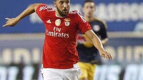 Taarabt entre as novidades para o duelo com o Vianense