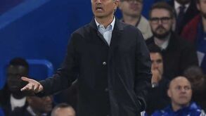 Mourinho: «Feliz por não ter de usar pulseira eletrónica»