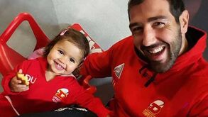 Gonçalo Uva recebe visita da filha antes de jogo