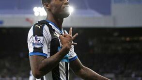Newcastle supera Norwich com póquer de Wijnaldum