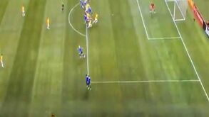 A armadilha do fora de jogo executada na perfeição