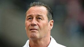 Hoffenheim despede Markus Gisdol e anuncia Huub Stevens