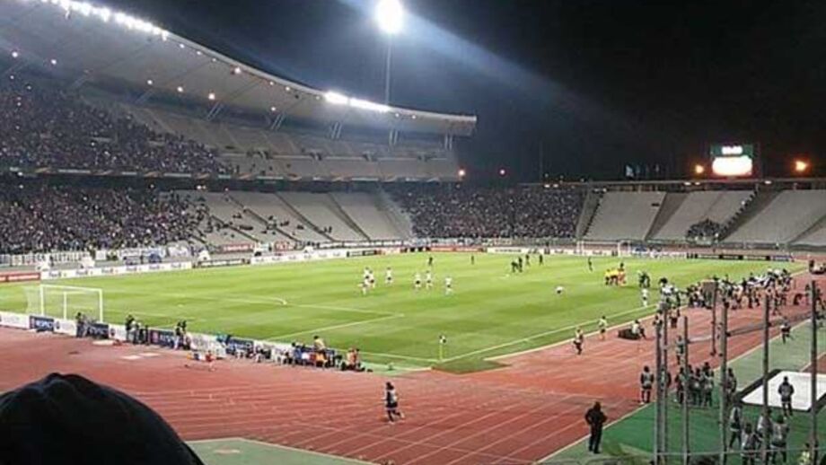 Trinta adeptos na Turquia a apoiar os leões