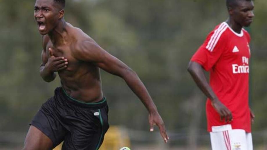 Sporting prolonga série negativa do Benfica