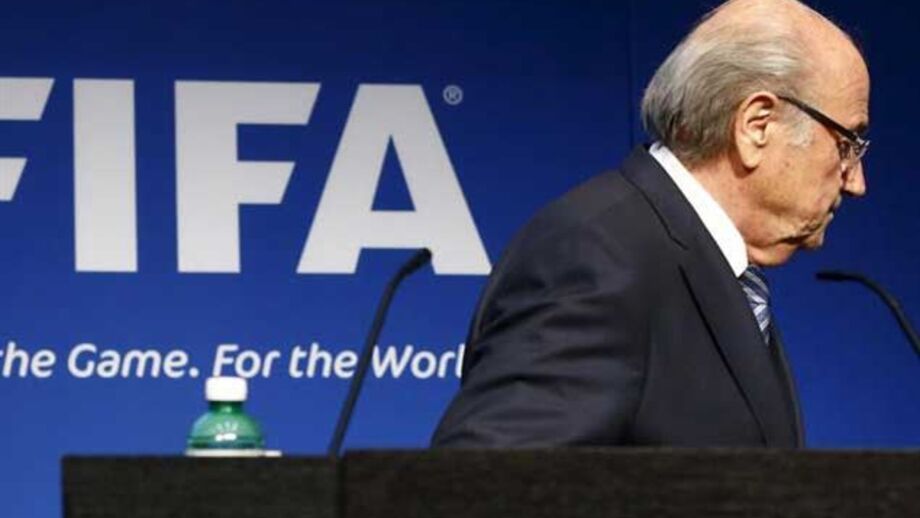 FIFA: Advogados de Blatter repondem a suspensão
