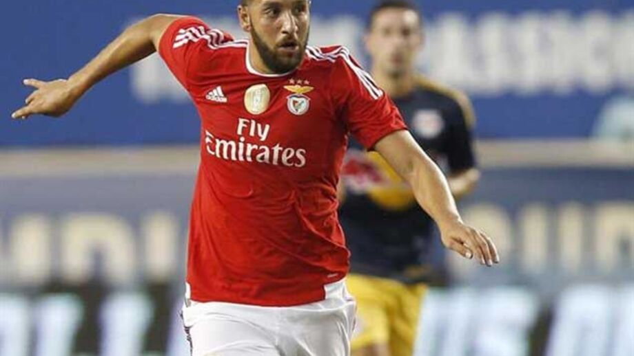 Taarabt entre as novidades para o duelo com o Vianense