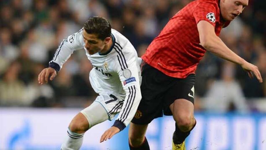 Phil Jones rendido à técnica de Nani e Ronaldo