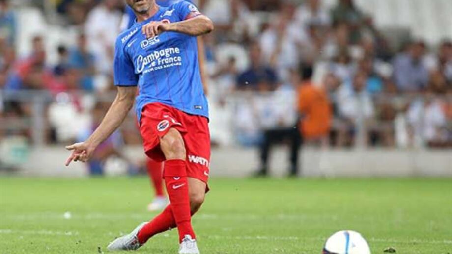 Angers e Caen vencem e mantêm perseguição ao PSG