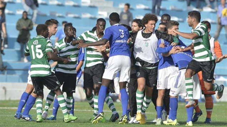 Belenenses-Sporting: Futebol acaba em boxe