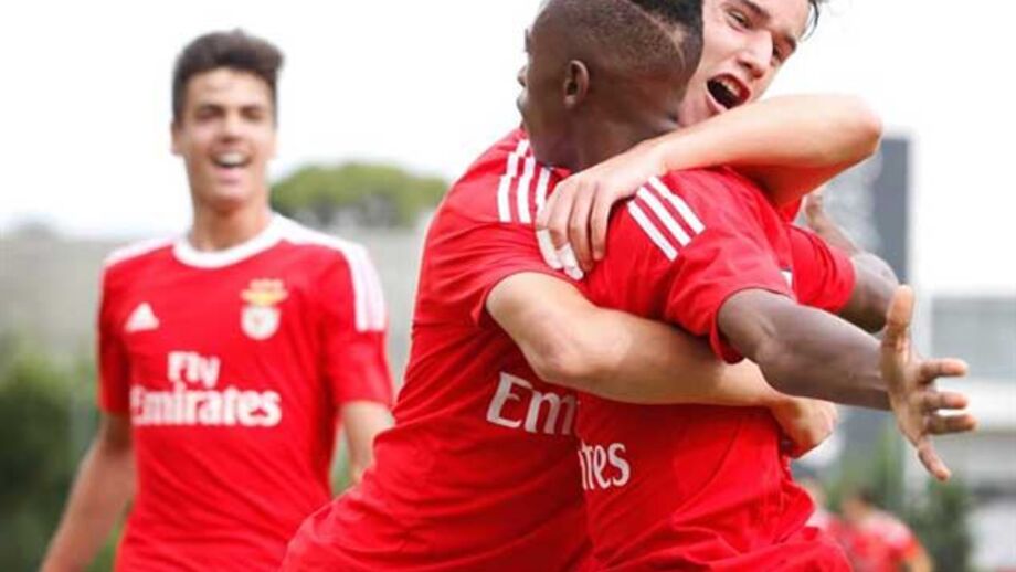Benfica goleia Sporting em segunda parte demolidora