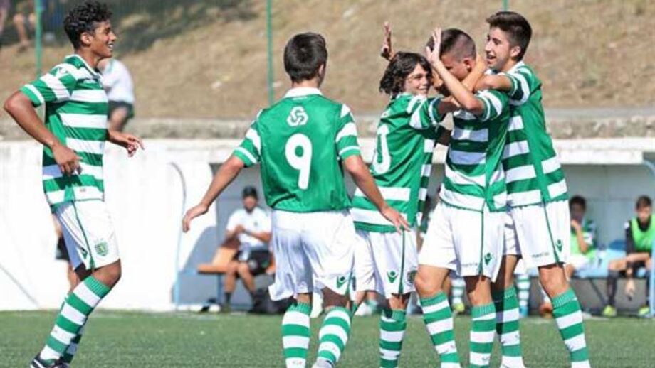 Tiago Gouveia marca quatro no triunfo do Sporting sobre a ADCEO
