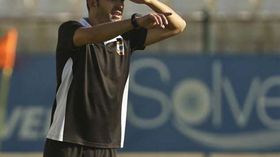 Varzim-D. Chaves, 3-0: Triunfo com Capucho nas bancadas