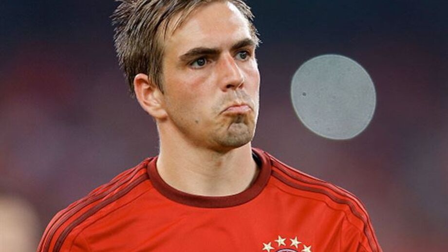 Lahm cometeu uma falta... há mais de um ano