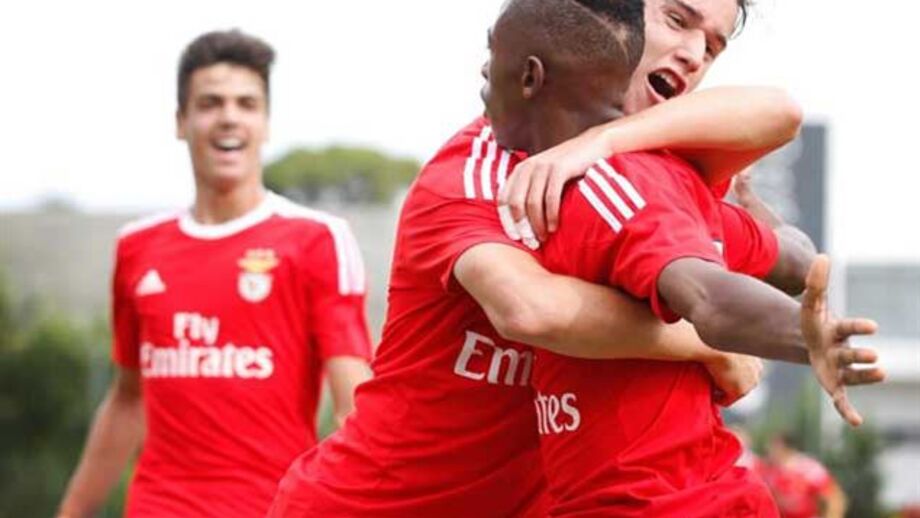 Benfica derrota Belenenses e mantém perfeição