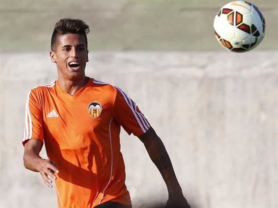 João Cancelo foi vendido por 15 milhões ao Valencia