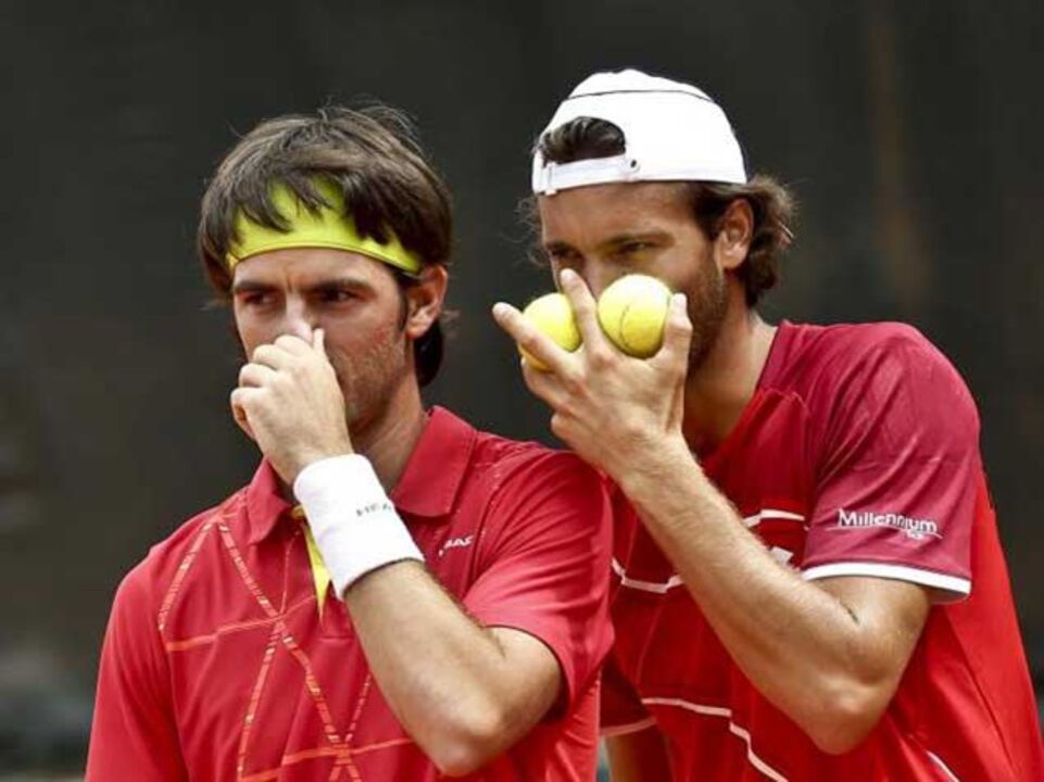 Sousa, Elias e Silva escrevem página histórica e inédita