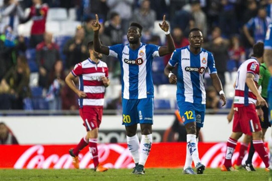 Felipe Caicedo renova com Espanyol até 2019