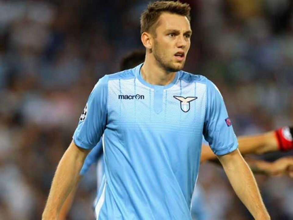 De Vrij desfalca Lazio por seis meses