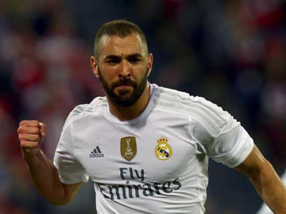 Benzema em Madrid com Florentino Pérez por perto