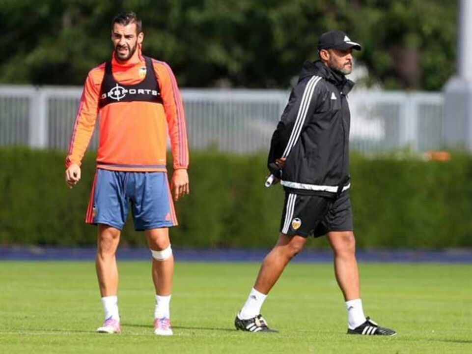Nuno proibiu Negredo de falar no balneário
