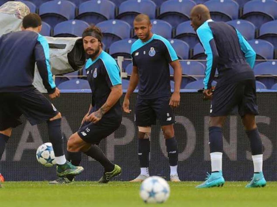 Osvaldo e Brahimi regressam para a receção ao V. Setúbal