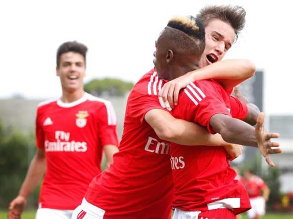 Benfica "atropela" ADCEO (7-0)