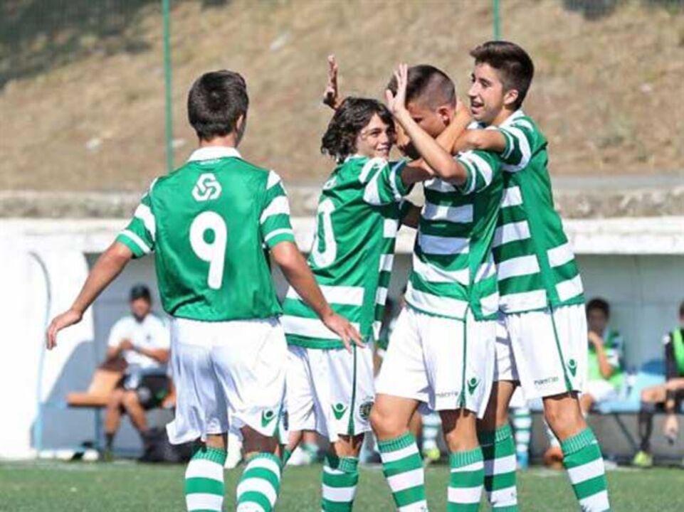 Sporting vence Estoril (4-1)