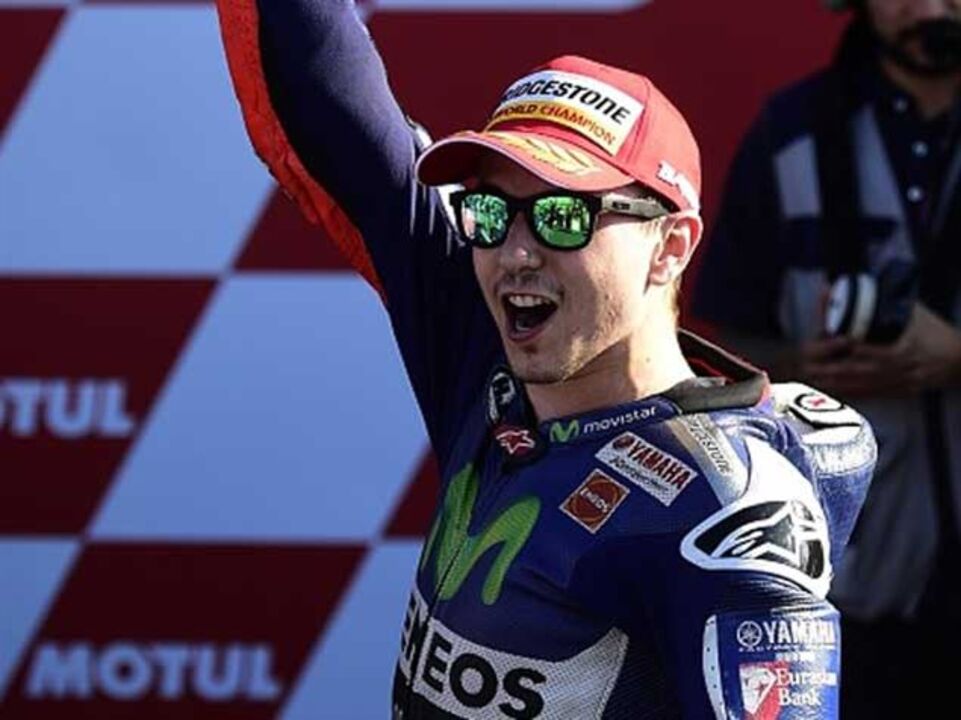 Fãs de Rossi assobiaram Lorenzo no pódio