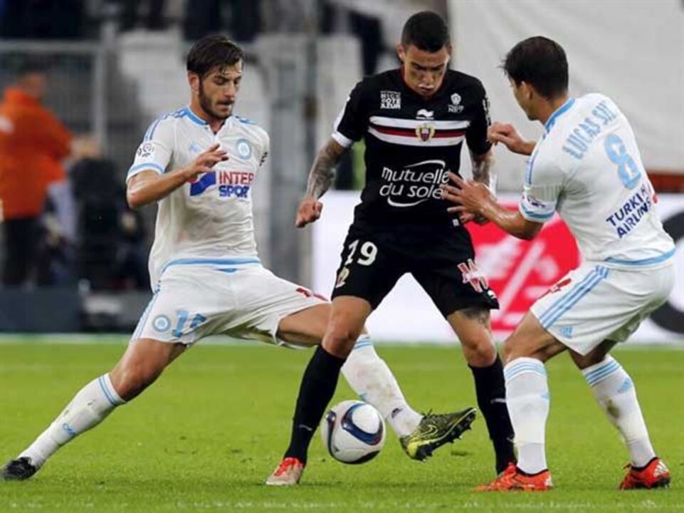 Wallyson assiste na vitória do Nice