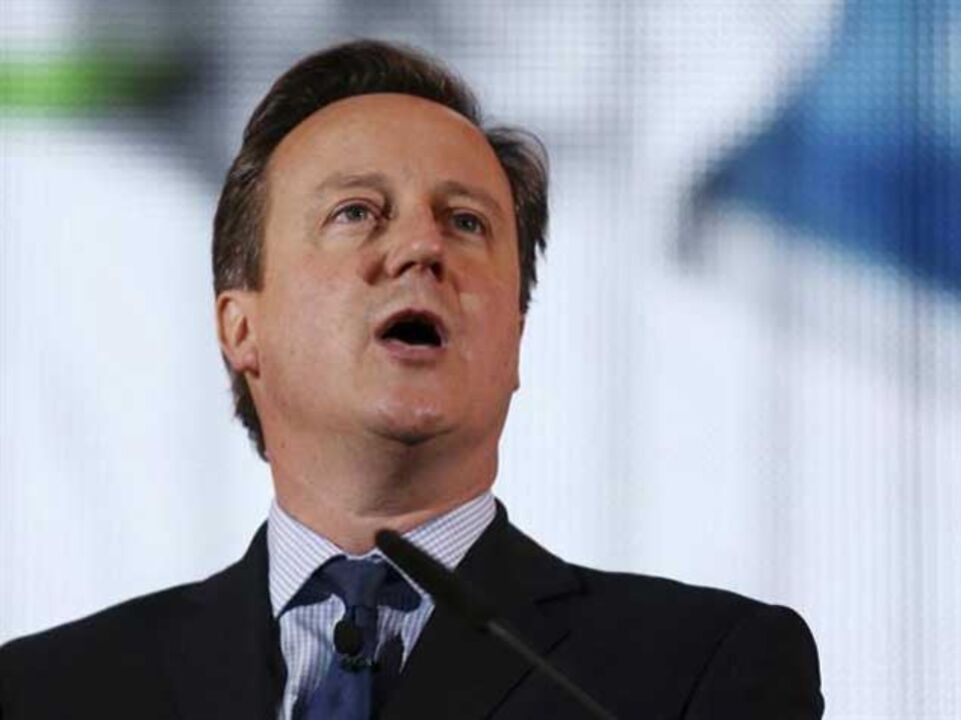 David Cameron "chocado" com ataques em França