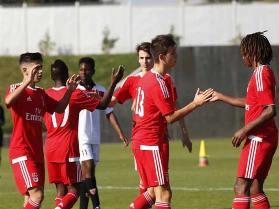 Benfica mantém invencibilidade