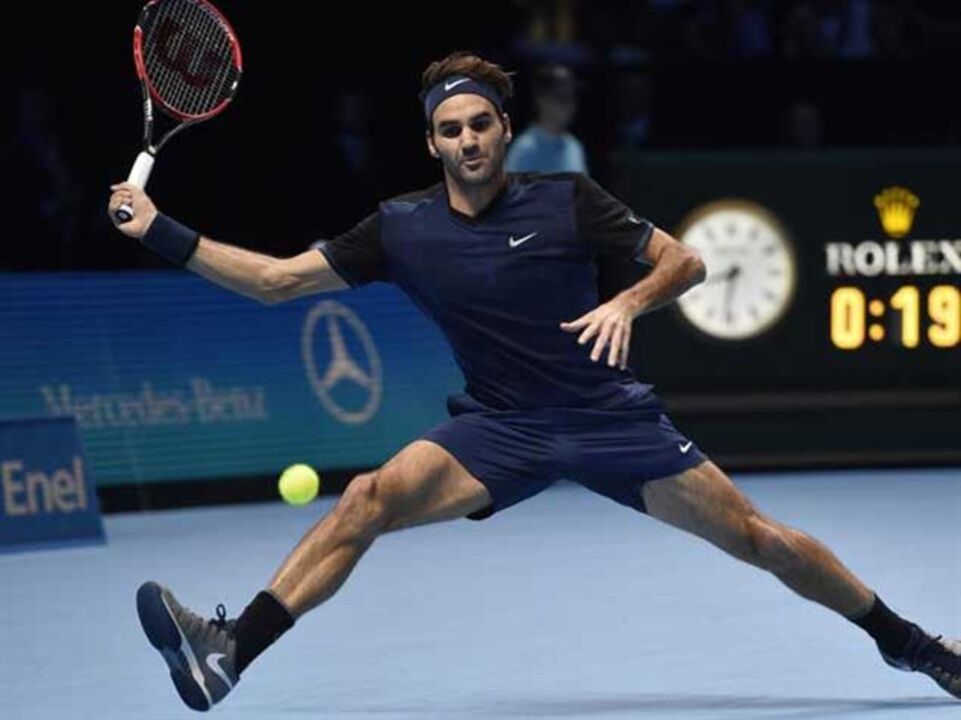 Roger Federer supera Novak Djokovic e avança no Masters