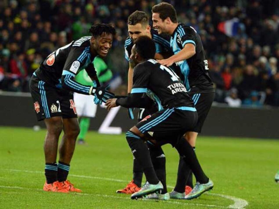 Marselha vence em Saint-Étienne