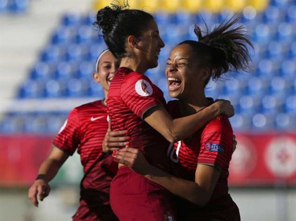 Portugal goleia Montenegro no apuramento para o Euro'2017