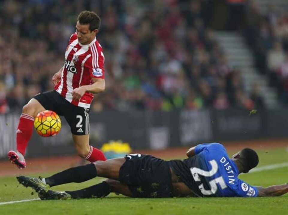 Cédric dá prenda de natal ao Sporting
